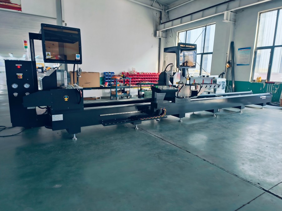 باستخدام الحاسب الآلي ميتري مزدوج saw.jpg باستخدام الحاسب الآلي ميتري مزدوج saw.jpg