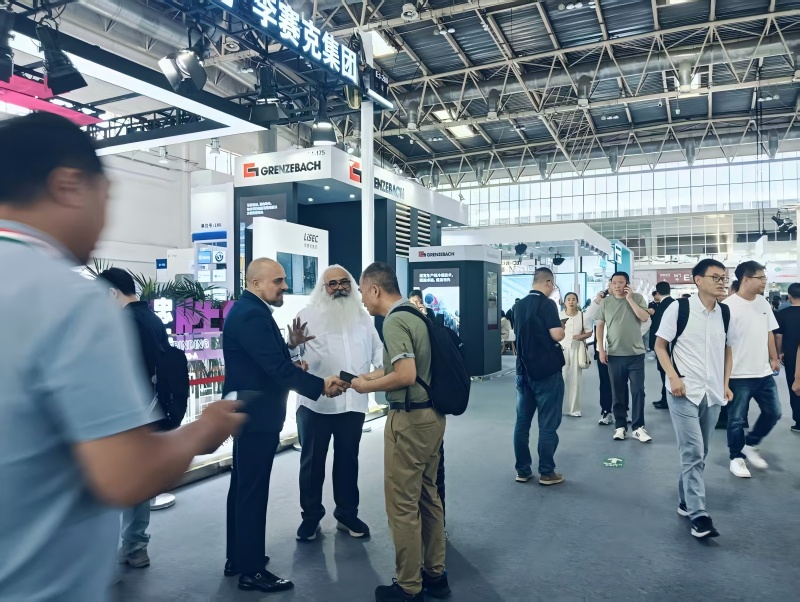 1748841456861274.jpg ماكينة نوافذ الألمنيوم.jpg