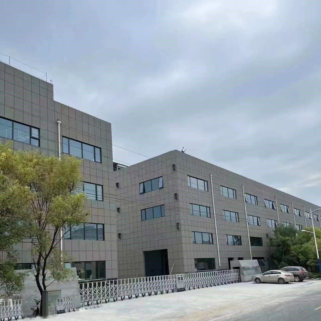 مصنع آلات النوافذ.jpg