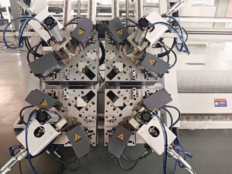 آلة نافذة الباب.jpg